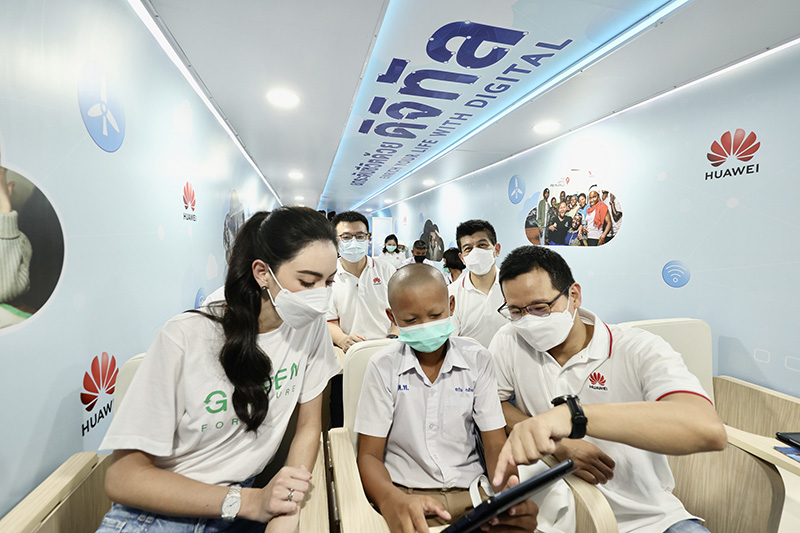 HUAWEI Digital Bus with Mai Davika