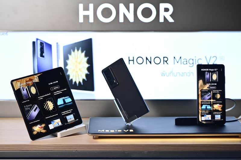 HONOR Magic V2 Slimmest and Lightest Foldable Phone
