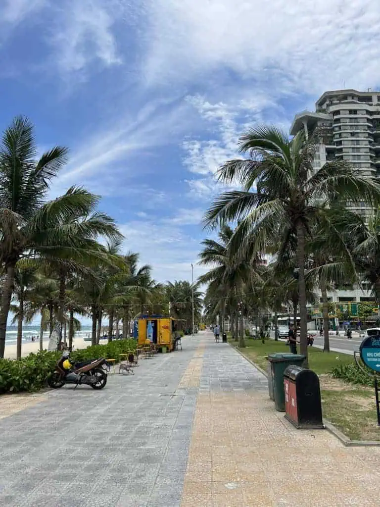 Da Nang beach walk