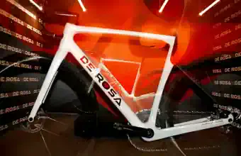De Rosa 70: la bici da strada aero disegnata da Pininfarina