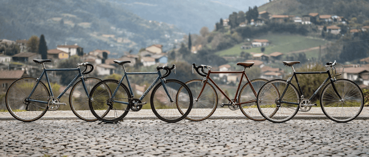 Quattro biciclette Milani su strada