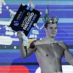 Hubert Kós Sets World Record in 200-meter Backstroke