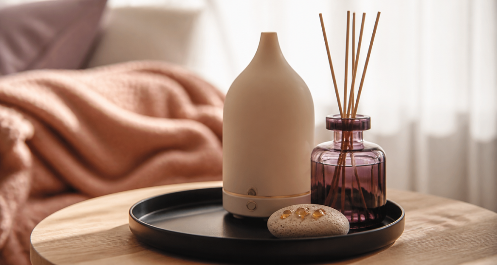 comment diffuser huile essentielle sur table élégante