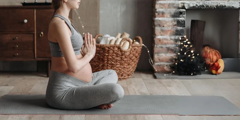 femme qui pratique le pilates
