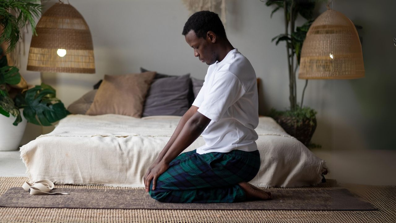 Jalandhara Bandha posture de l'enfant