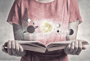 Carta astrale e simboli cosmici per divinazione.