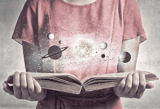 Carta astrale e simboli cosmici per divinazione.