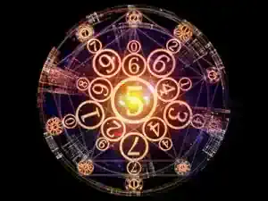 Simbolo numerologico con numero 5 e elementi di numerologia angelica.