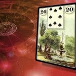 Sibilla con carta 20 di spade in un giardino sereno.