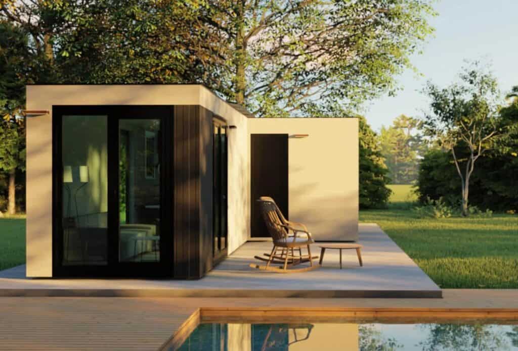 Casa moderna con terraza junto a piscina en jardín.