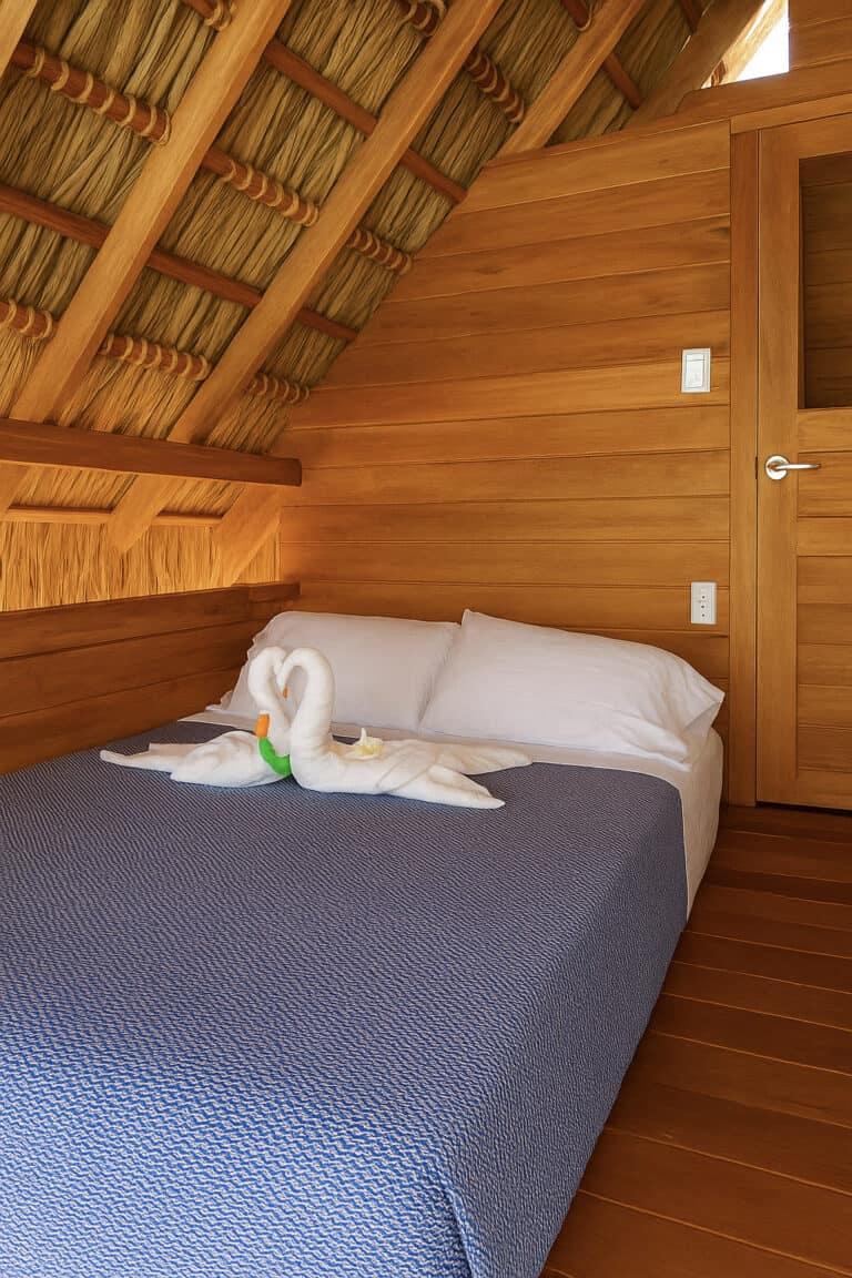 Arenita Cliffside Cabin Nicaragua Retreat Center - Habitación Acogedora de Madera