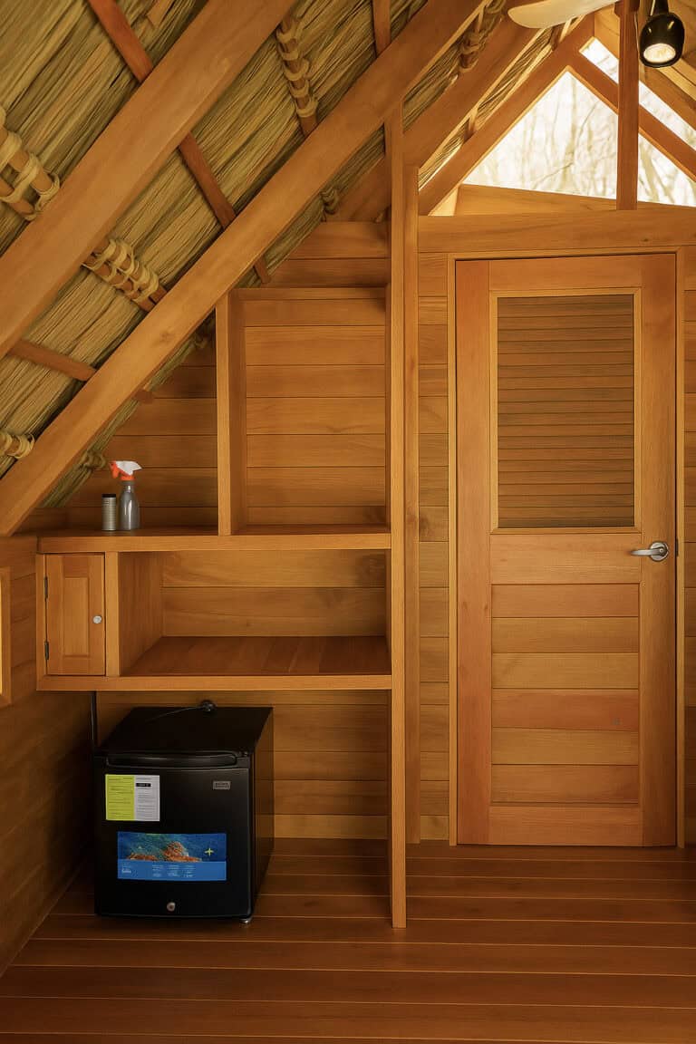 Estrellita Cliffside Cabin Nicaragua Retreat Center - Interior Rústico Acogedor 2