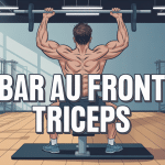 Bar au front triceps, homme musclé sur banc, salle moderne