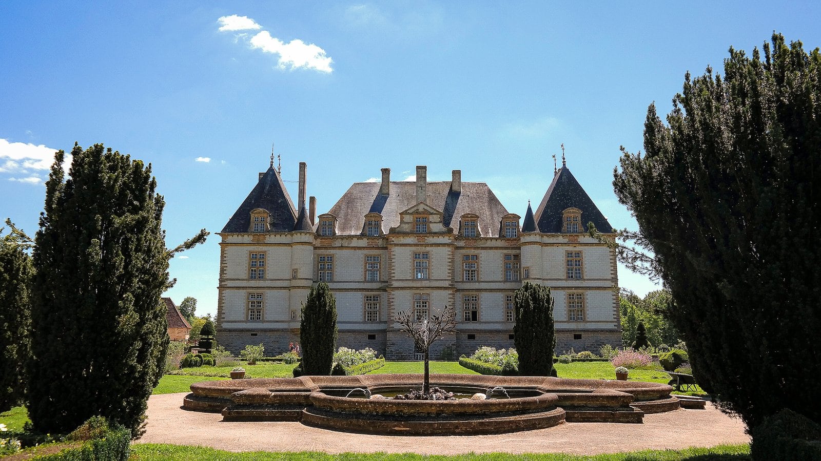 Schloss von Cormatin in der Nähe von Cluny von vorne
