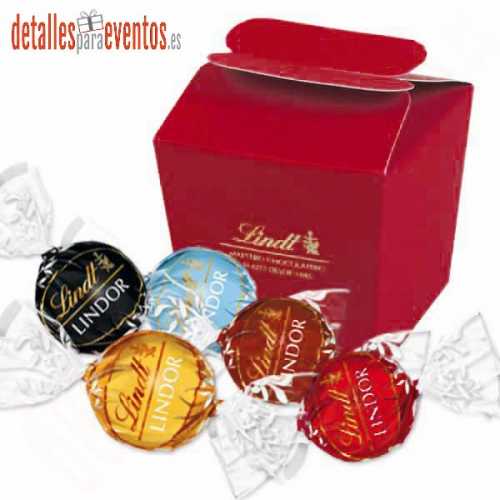 Caja roja con bombones