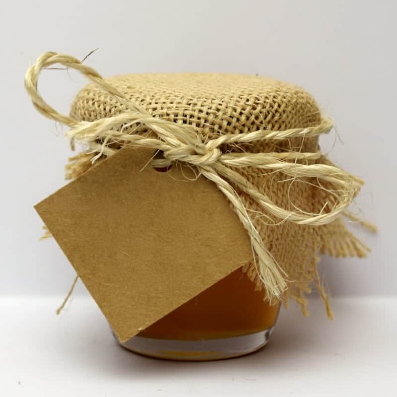Tarro de miel artesanal con etiqueta marrón