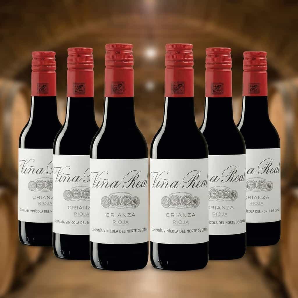 Botellas de vino tinto Rioja en bodega