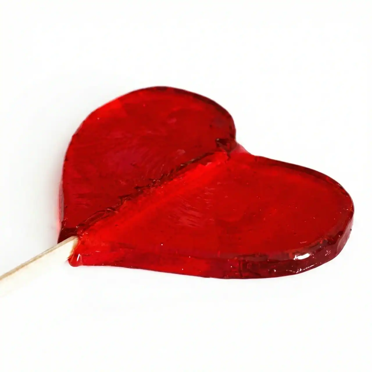 Corazón de caramelo rojo en un palito.