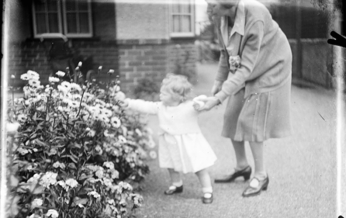 historisches Foto: Mutter mit Kind