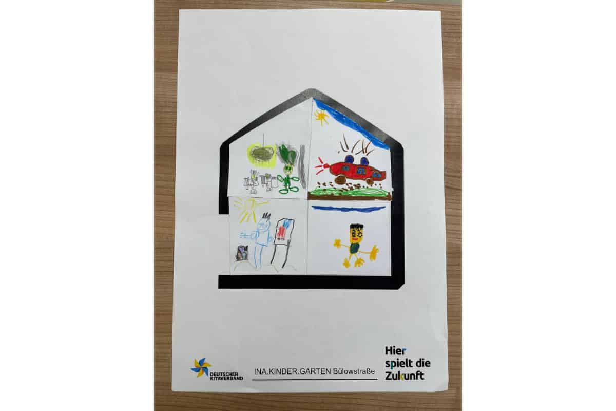 Kinderzeichnung eines Spielhauses im Kita-Garten, bunt und kreativ gestaltet.