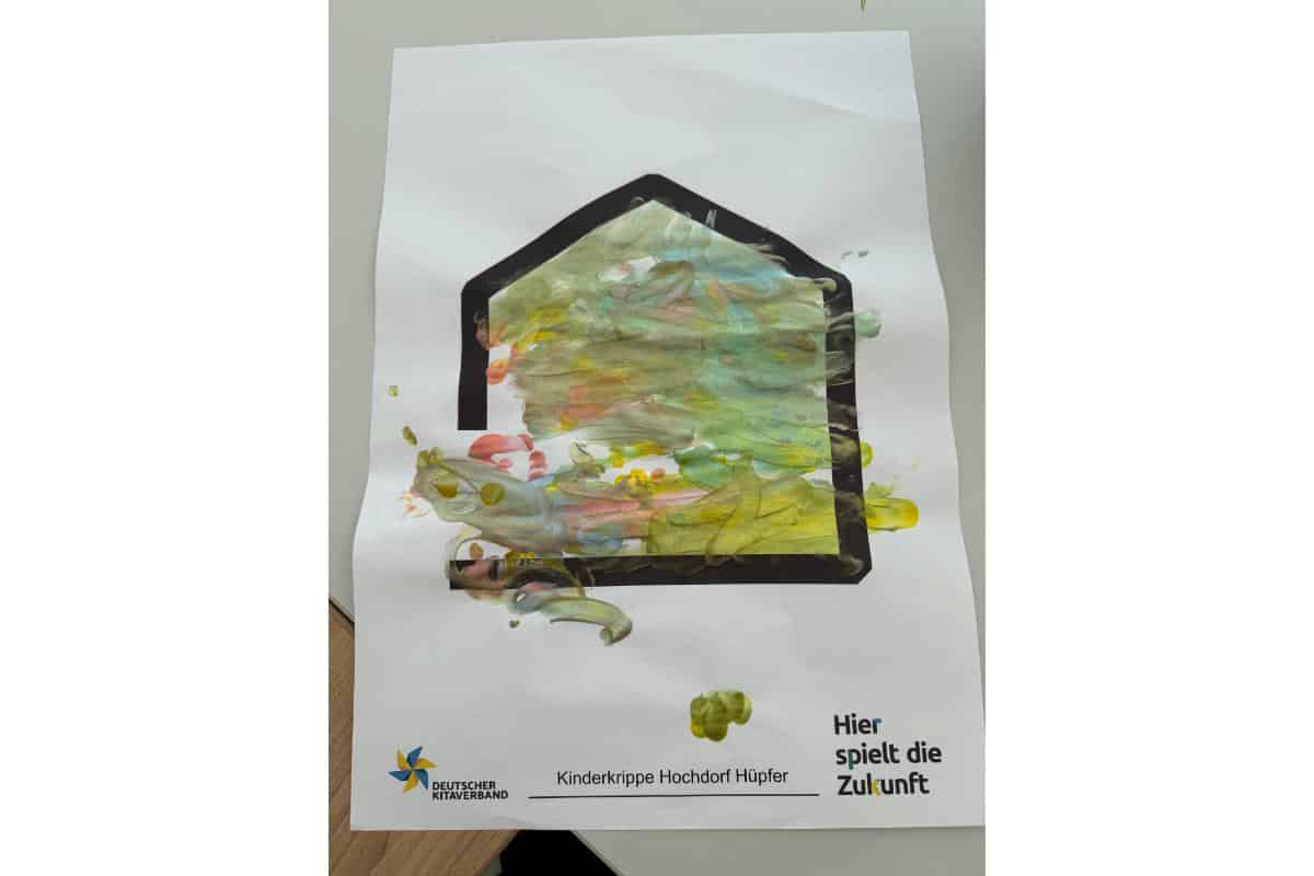 Kinderkrippe Hochdorf Hüpfler mit buntem Spielbild.
