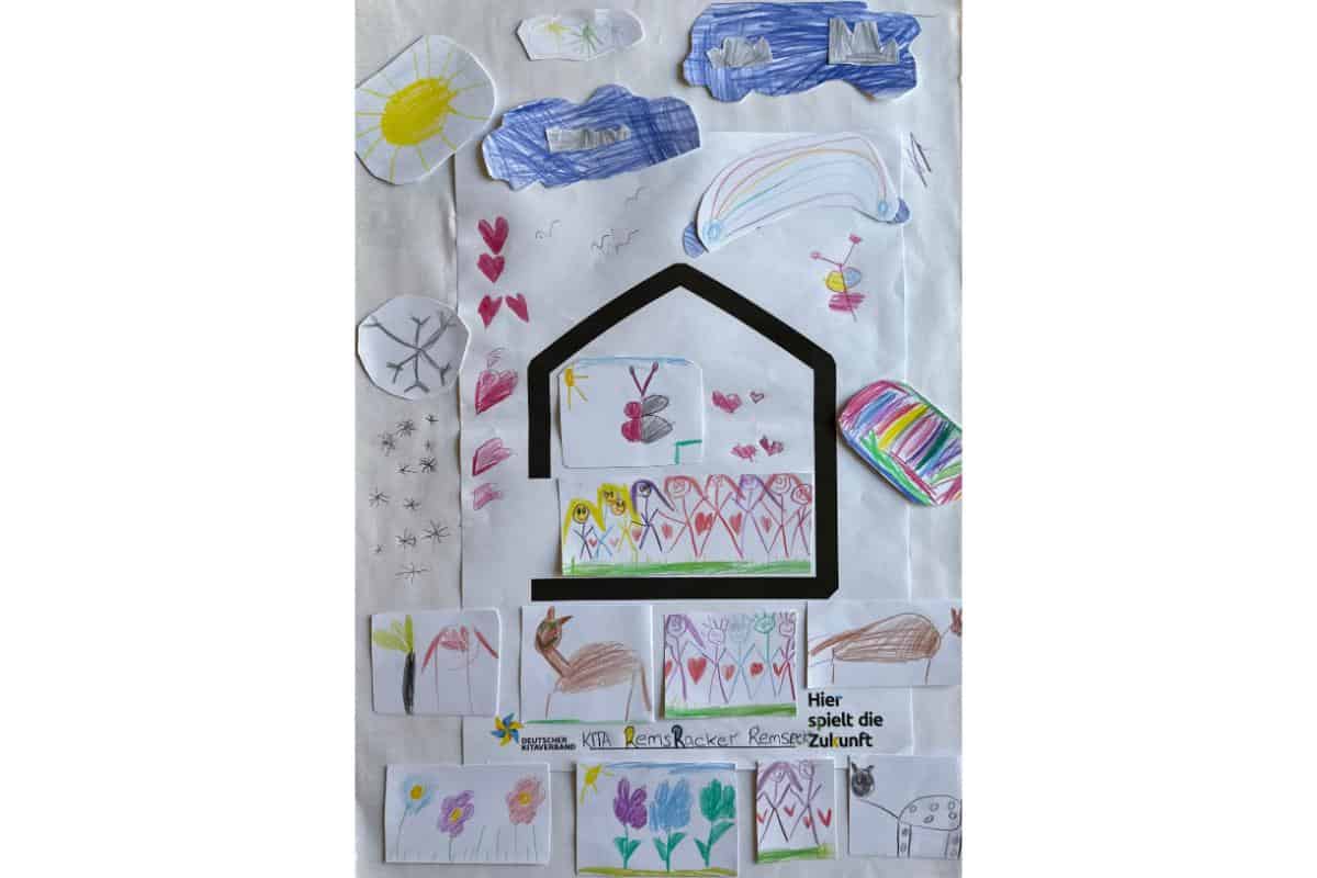 Haus mit bunten Kinderzeichnungen, kreative Mitmachaktion.
