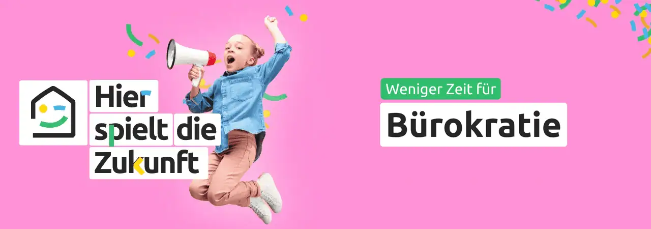 Fröhliches Kita-Kind mit Megafon, das auf pinkem Hintergrund jubelt und die Zukunft gestaltet.