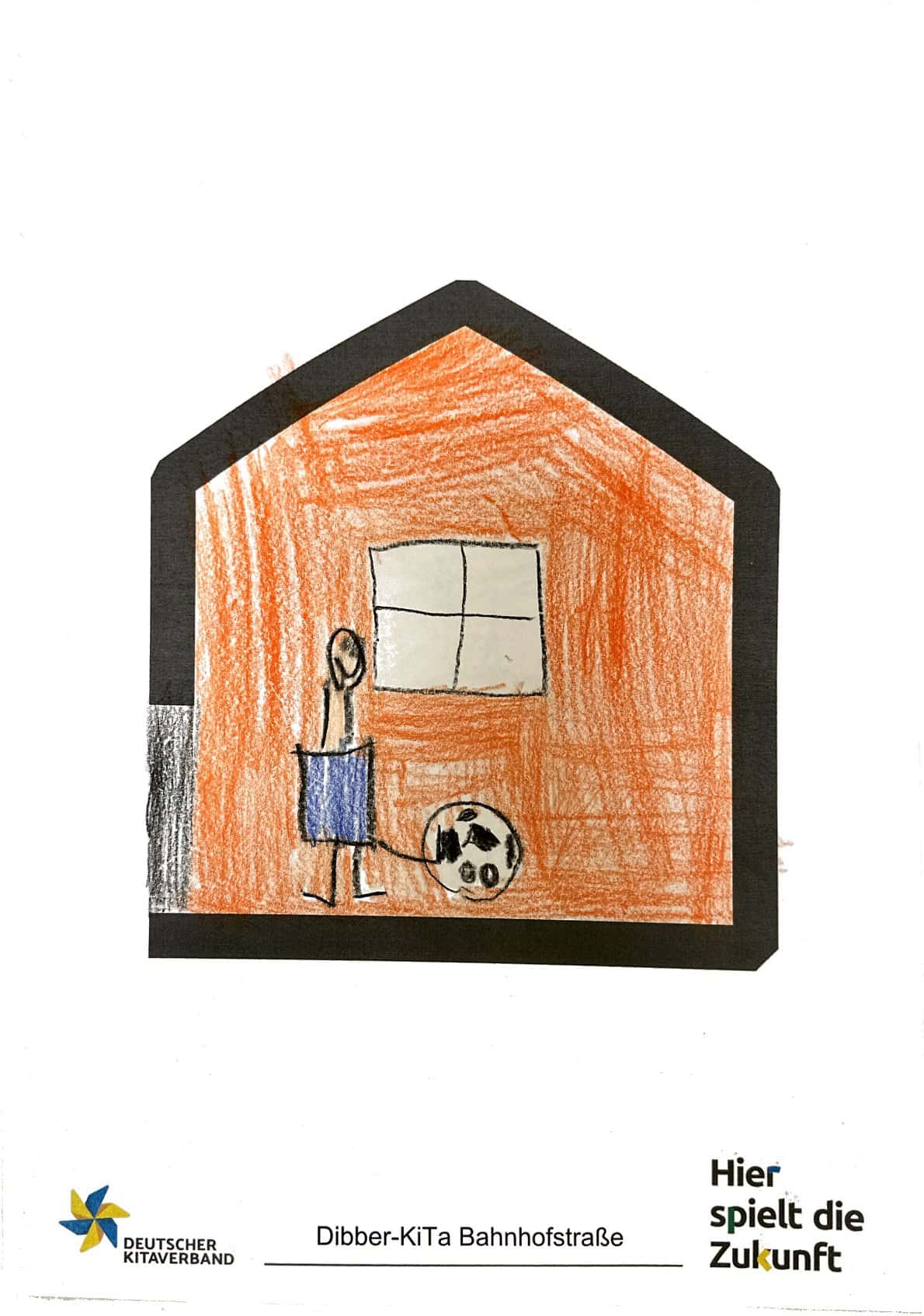 Kind zeichnet Haus mit Fenster, Person und Ball in Kinderzimmer.