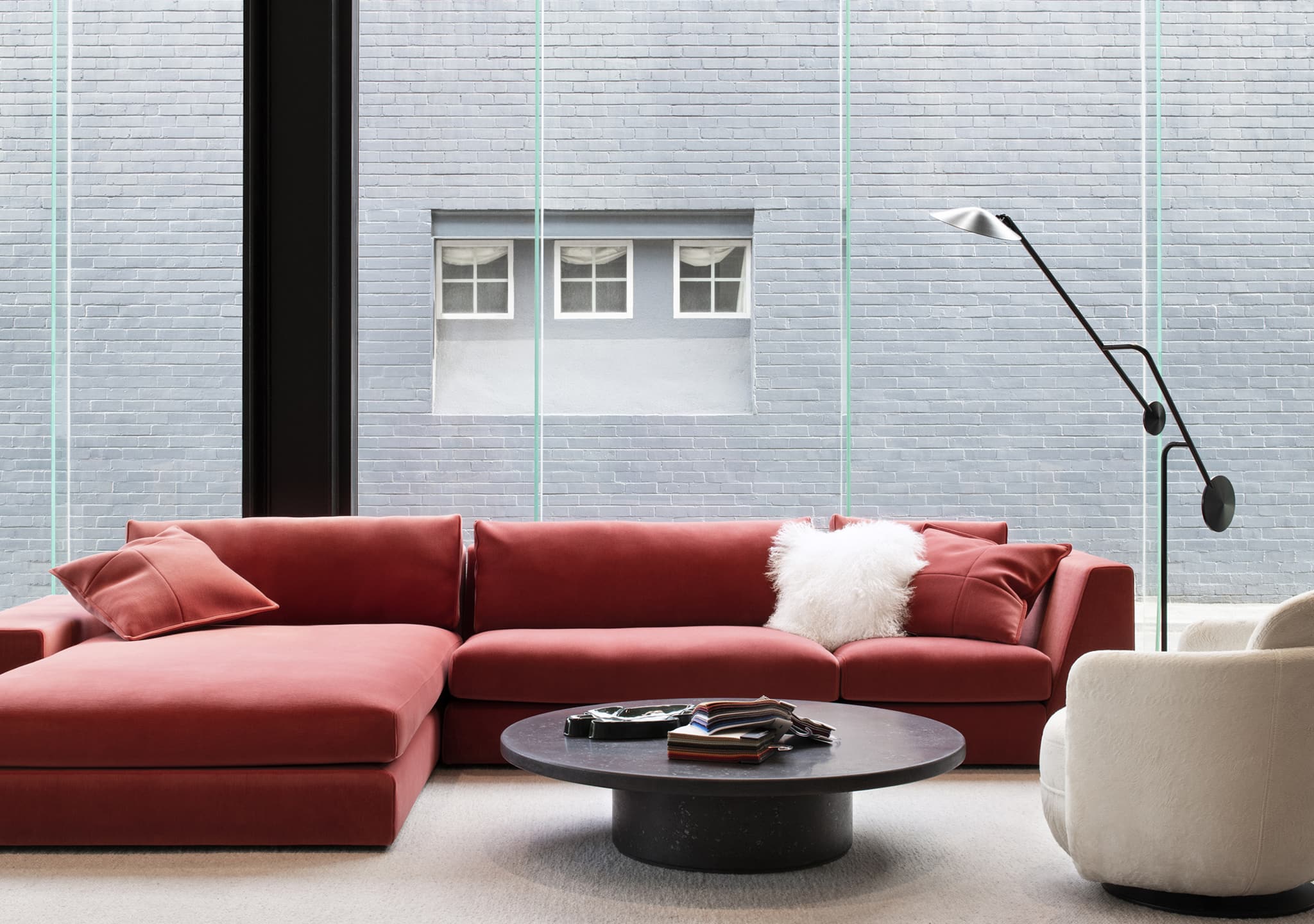 Ligne Roset: Exslusif Modular Sofa. de Sede: DS-612 Coffee Table. Ligne Roset: Exslusif Modular Sofa. de Sede: DS-612 Coffee Table.