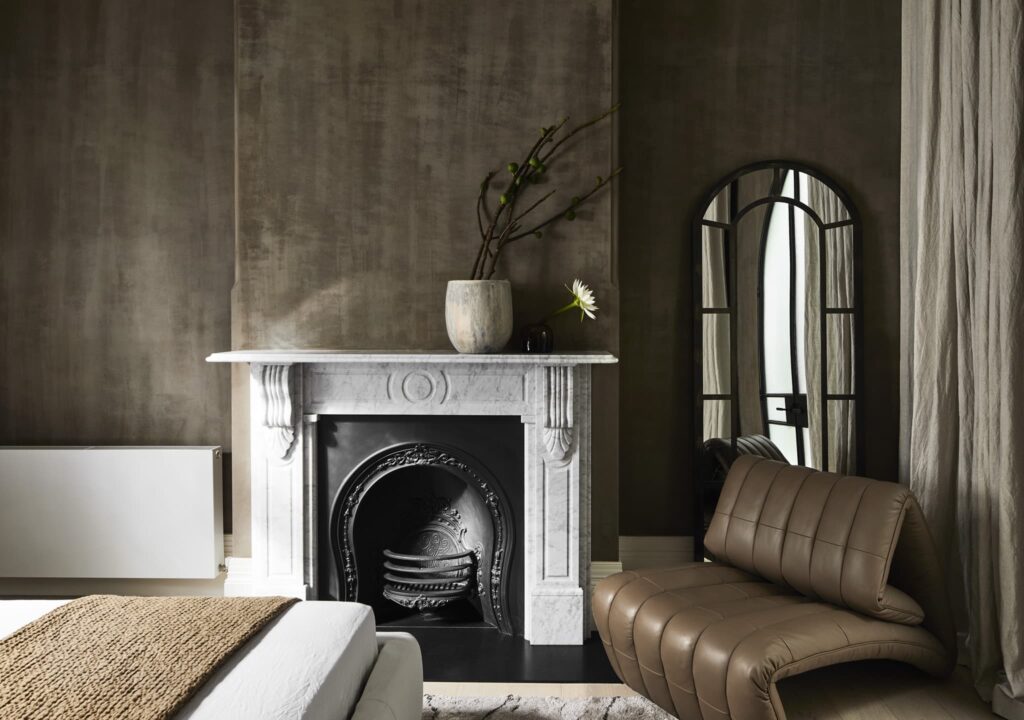 mixing modern and antique furniture DOMO