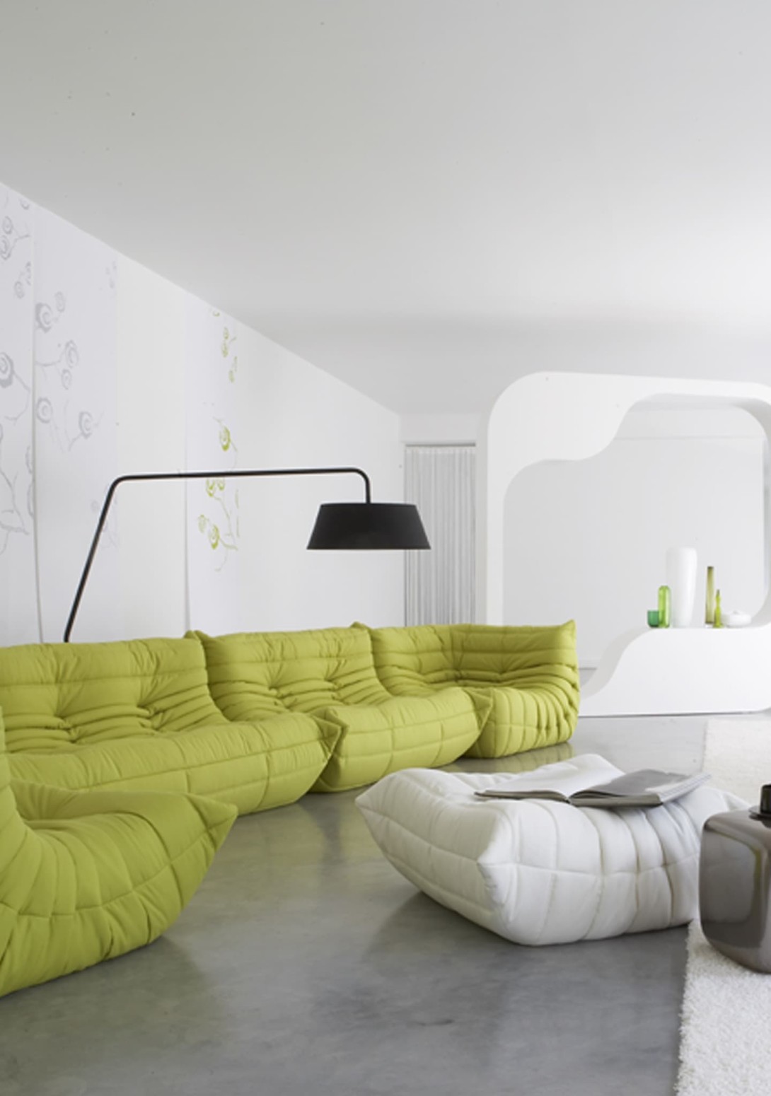 Ligne Roset: Bul Standard Floor Lamp in Black (in reading position)