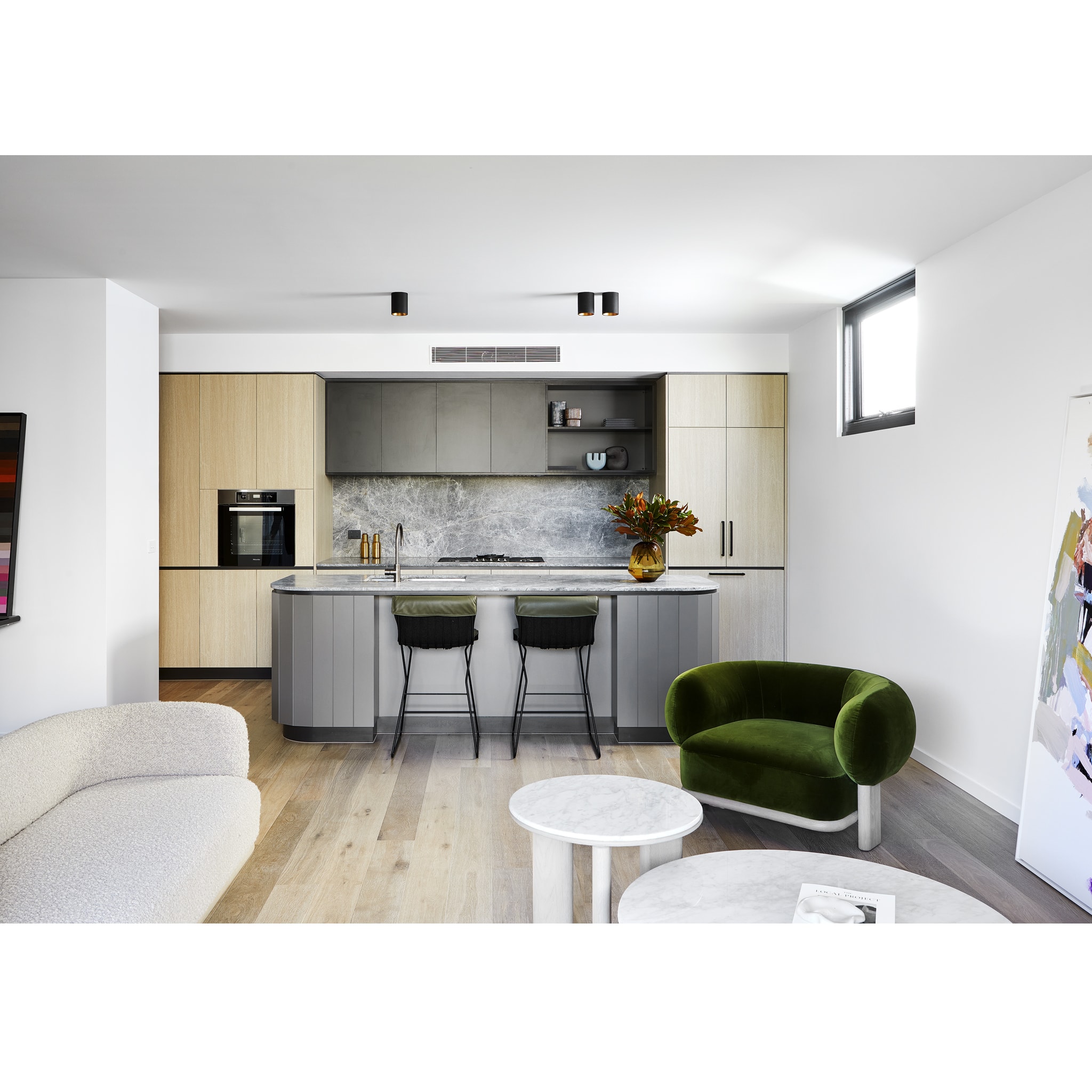 HC28 Bol Armchair, Sofa and Oasis Occassional Tables