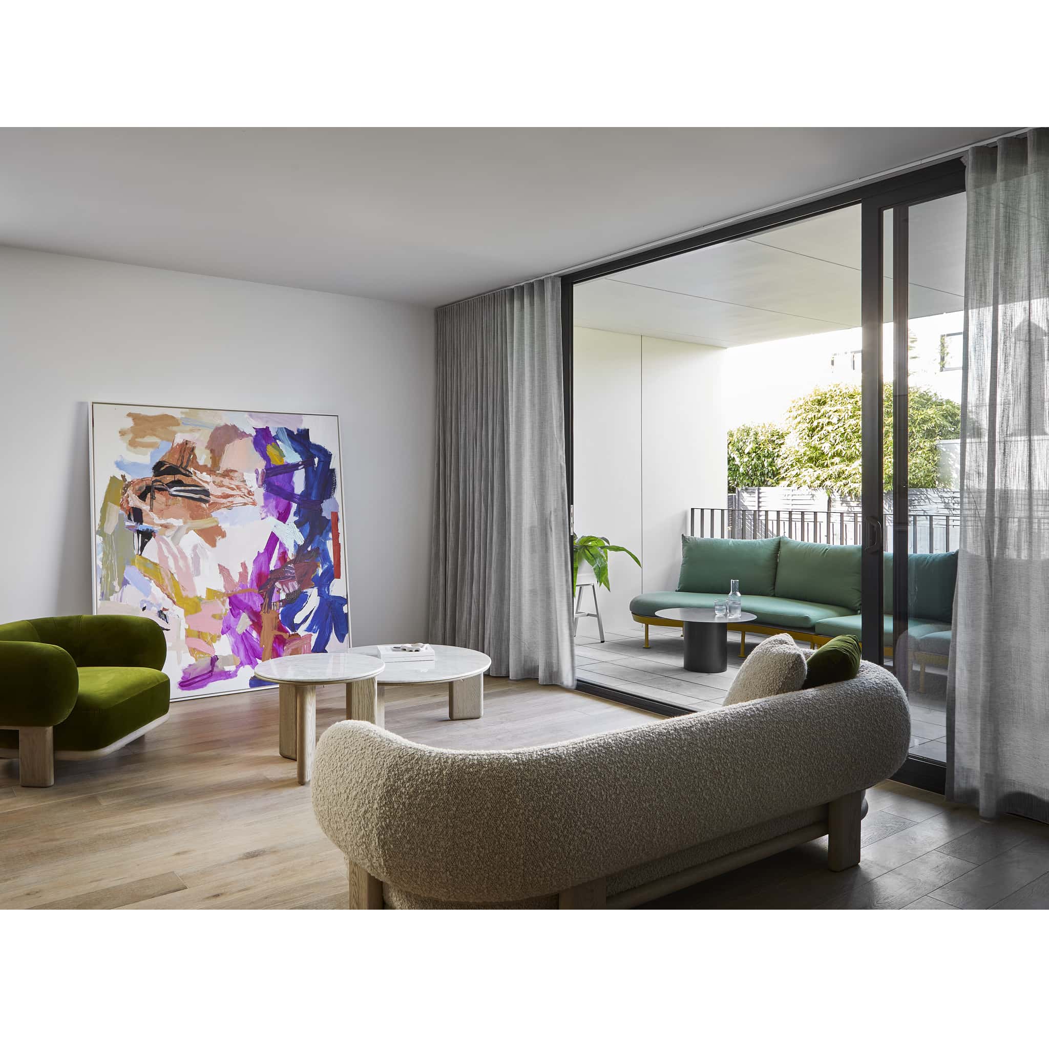 HC28 Bol Armchair, Sofa and Oasis Occassional Tables