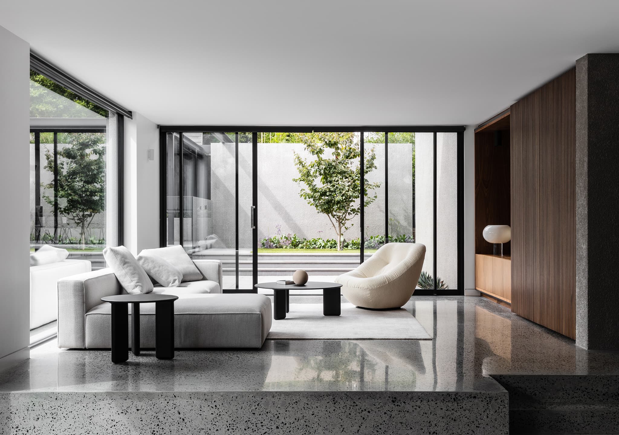 HC28 Oasis Occassional Tables: Black Oak