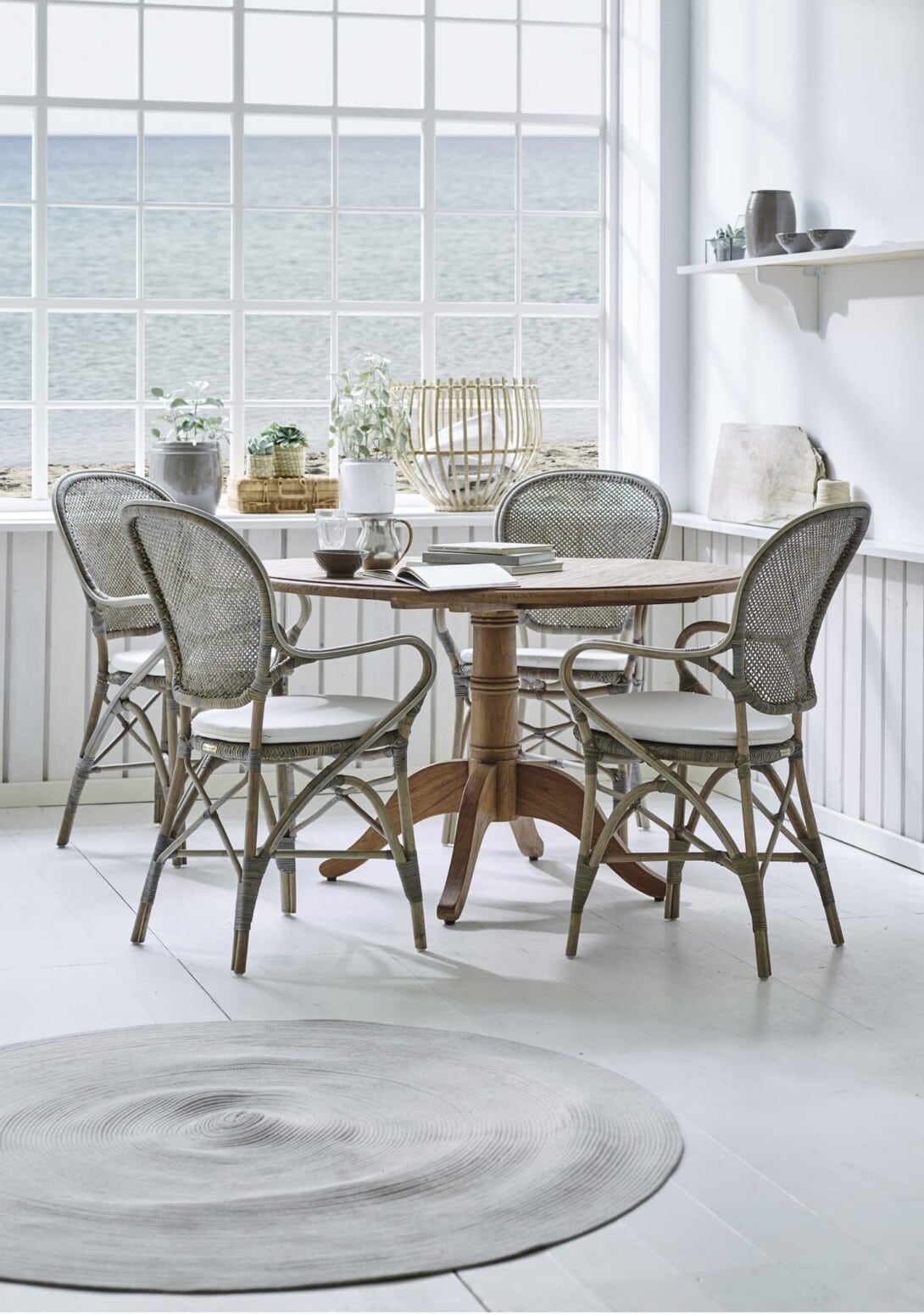 Sika Design Rossini Armchair: Taupe