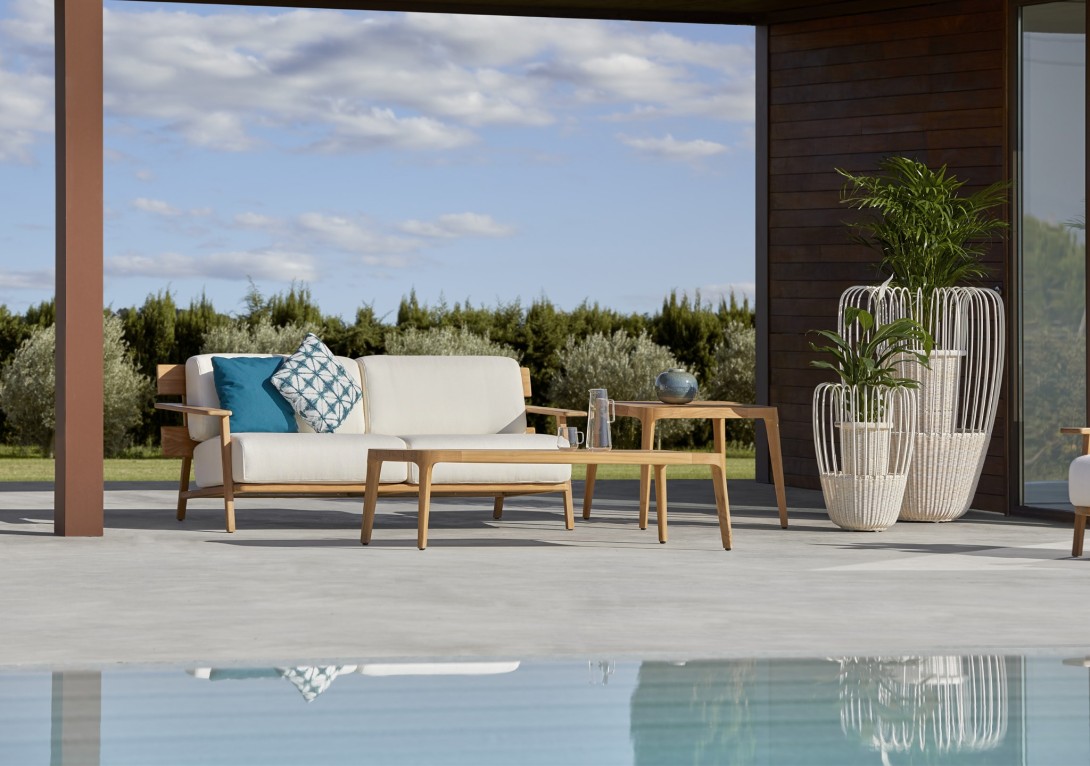 POINT Paralel Teak Coffee Table insitu