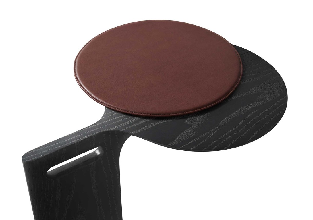 Wittmann: Tuky Side Table in Black with optional Chestnut Leather Pad