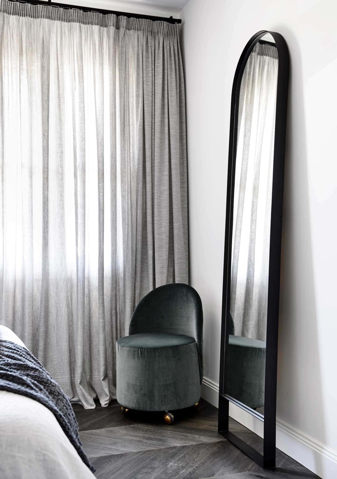 Biasol Tondo Mirror Black 550W Casa Atrio Derek Swalwell 18