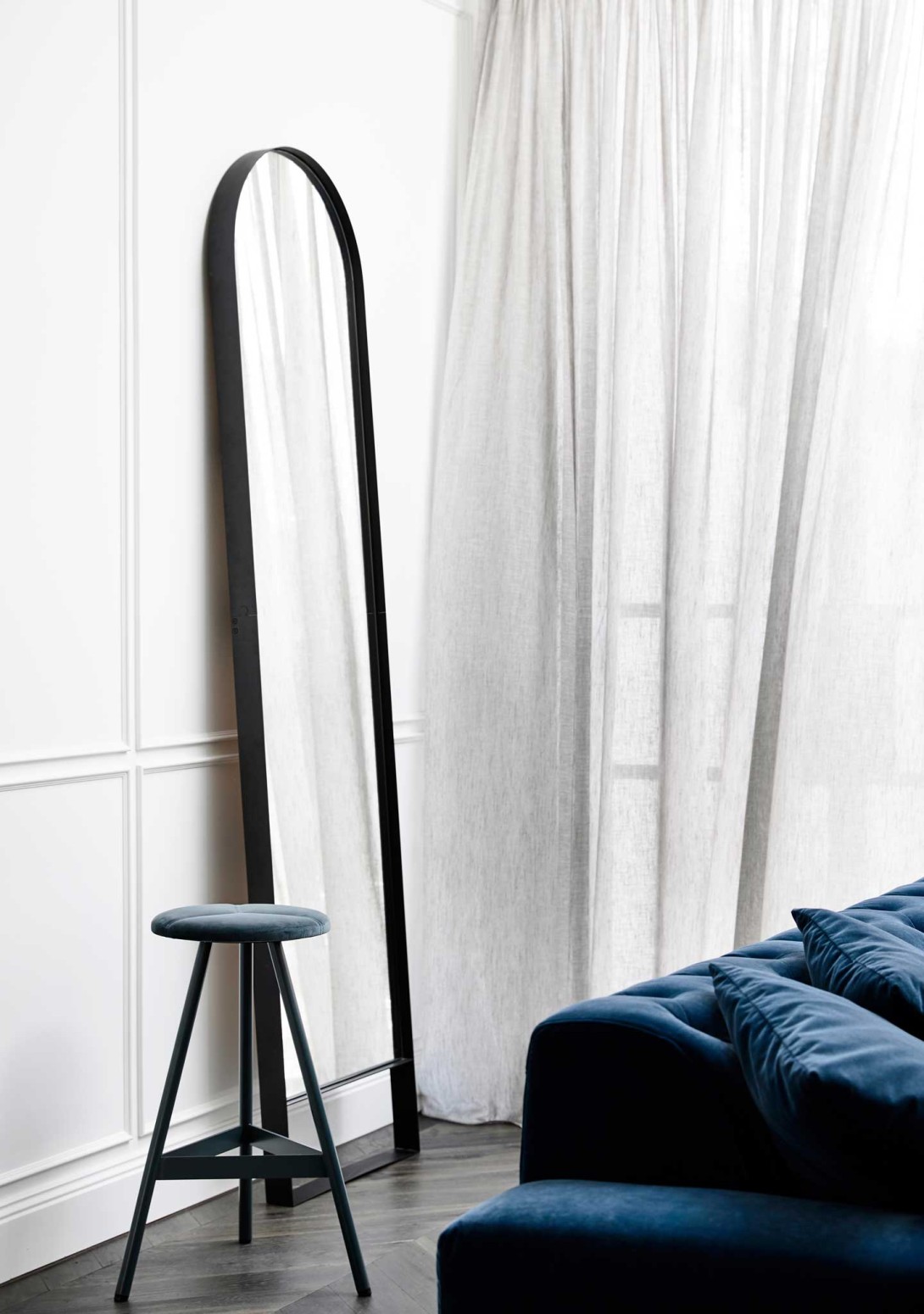 Biasol: Tondo Freestanding Mirror in Black and Tre Mezzo Stool. Credit: Casa Atrio, Derek Swalwell