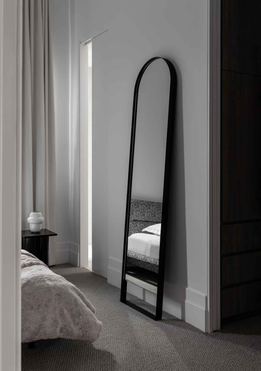Tondo Mirror Black 550W Biasol Ultime Bed Propolis Vase Ligne Roset Bold Side Table HC28 Timothy Kaye