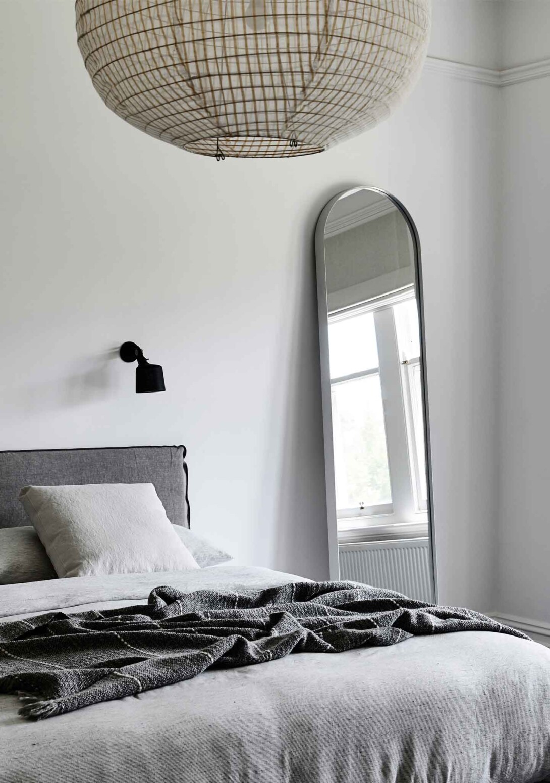 Tondo Mirror Shoji White 550W Biasol Wellard Architects Downshire Residence Derek Swalwell