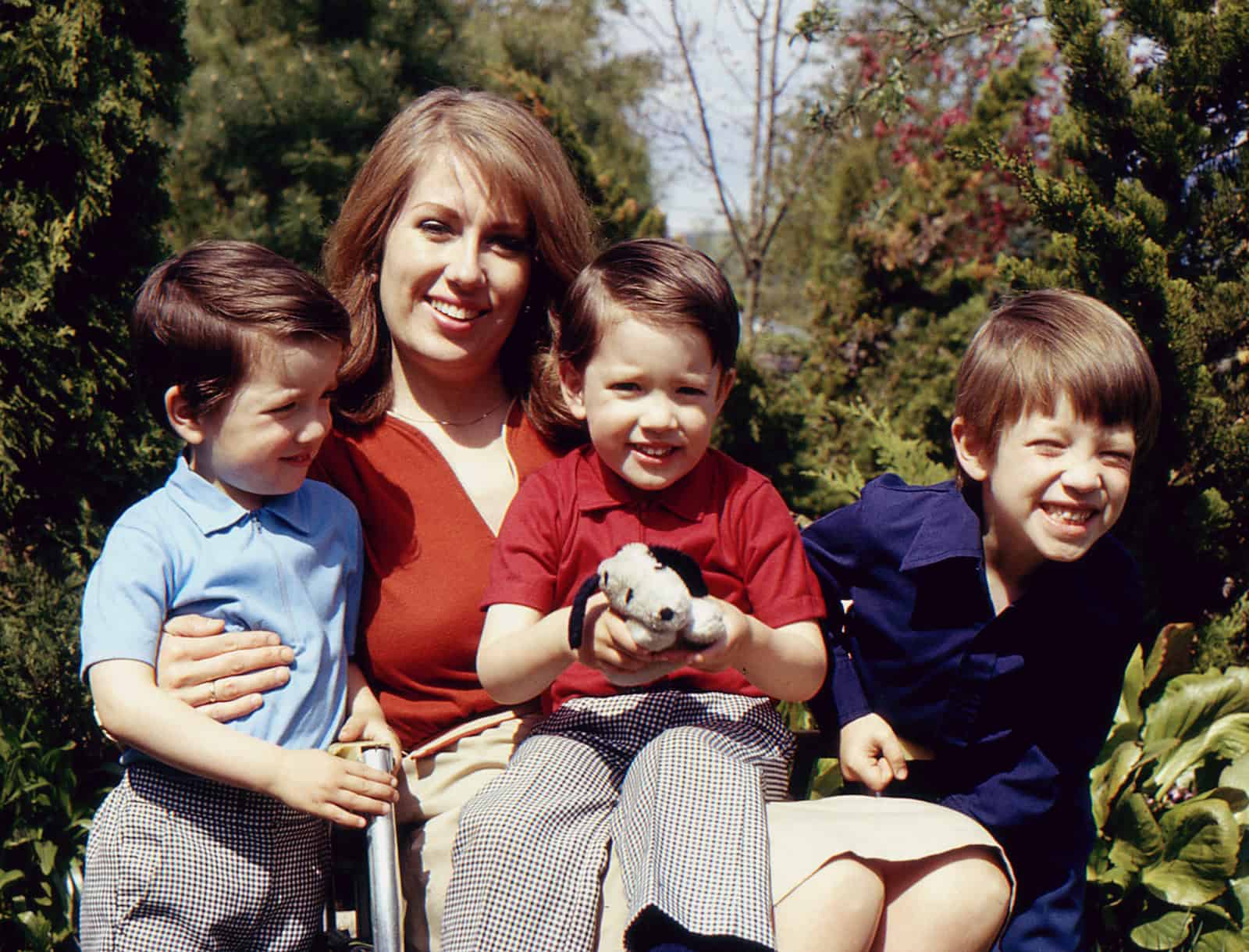 drew and jonathan with their mom joanne and brother JD