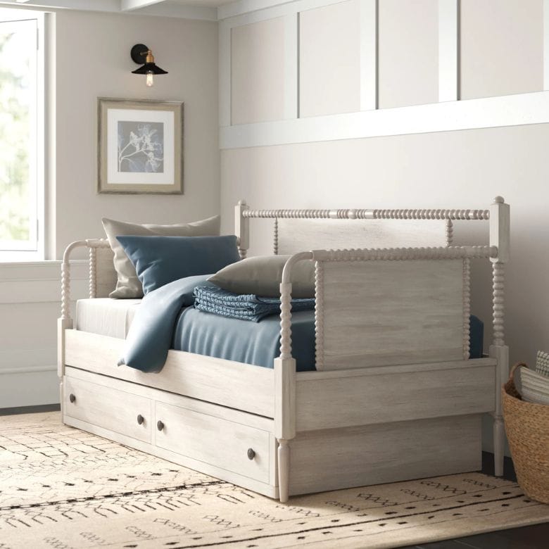 Antique White Turned Leg Daybed with Trundle