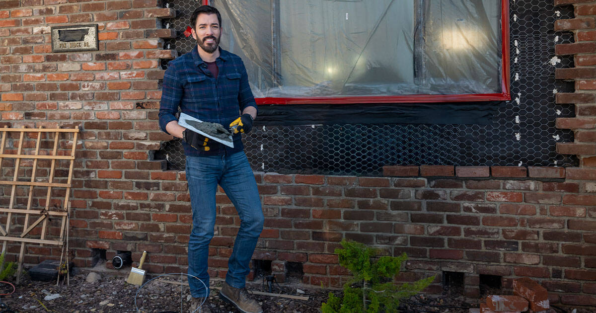 drew scott fixing a window, watch his youtube video 60 second smash