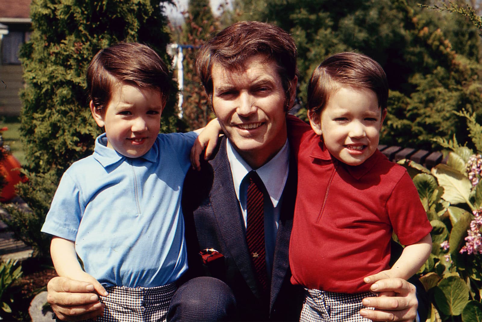 drew and jonathan scott with their dad jim