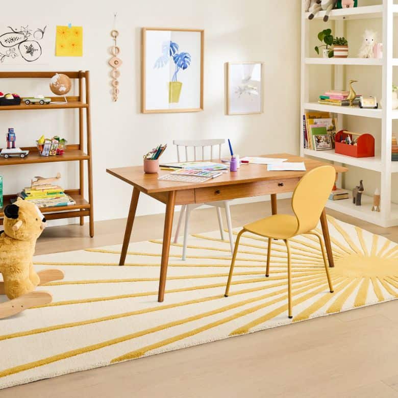 kids' rug featuring yellow sun and extended rays