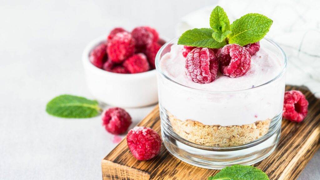 Yoghurt with raspberries