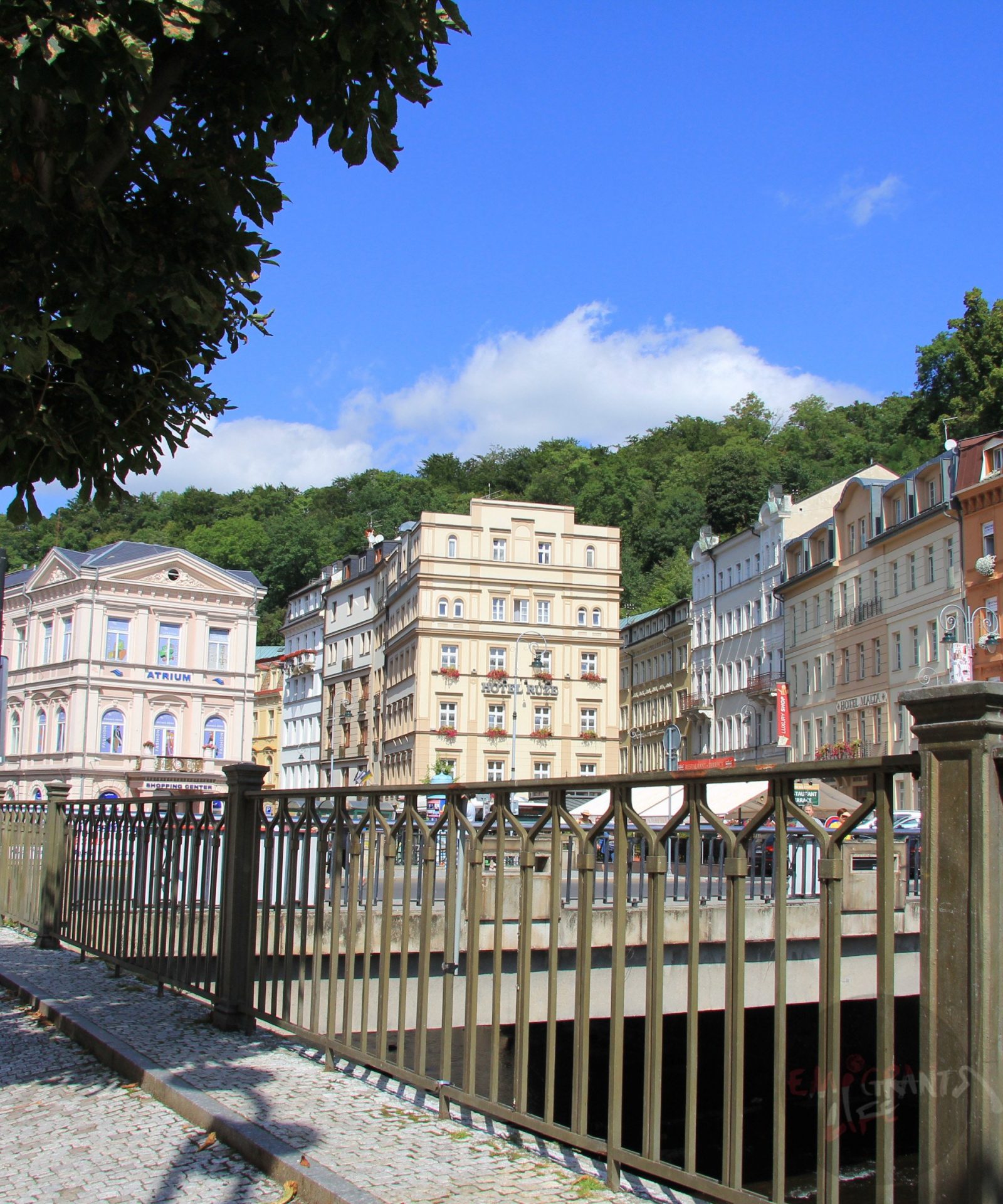 Mlýnské nábř. Карловы вары. Чехия. Август 2017