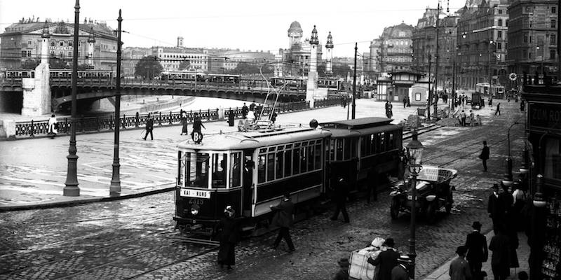 © Wiener Linien | Der Schwedenplatz und die alte Schwedenbrücke um 1930.
