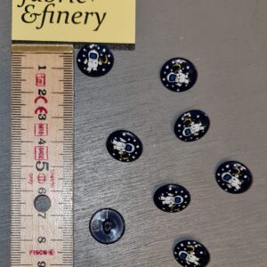Button white spaceman shank on navy, 15mm, per piece